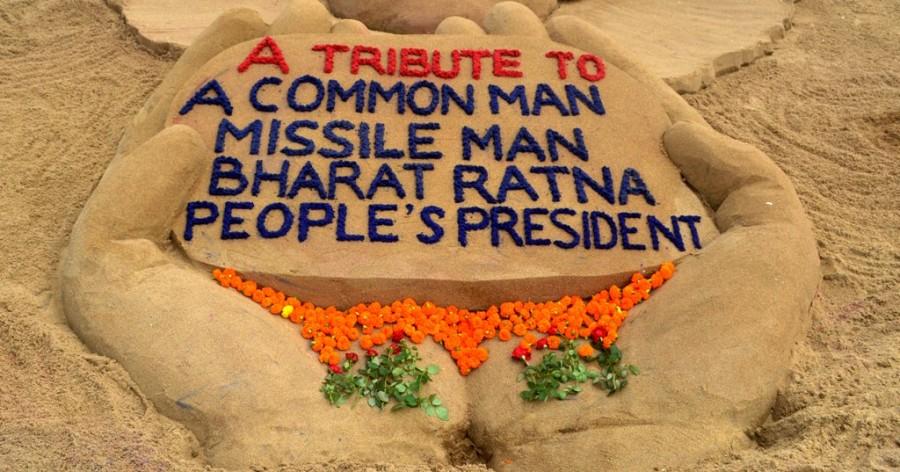 Sand artist Sudarsan Pattnaik pays tribute to APJ Abdul Kalam on his first death anniversary. APJ Abdul Kalam,APJ Abdul Kalam first death anniversary,APJ Abdul first death anniversary,APJ Abdul death anniversary,Abdul Kalam,Sudarsan Pattnaik,Sand artist Sudarsan Pattnaik