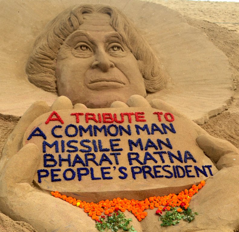 Sand artist Sudarsan Pattnaik pays tribute to APJ Abdul Kalam on his first death anniversary. APJ Abdul Kalam,APJ Abdul Kalam first death anniversary,APJ Abdul first death anniversary,APJ Abdul death anniversary,Abdul Kalam,Sudarsan Pattnaik,Sand artist Sudarsan Pattnaik