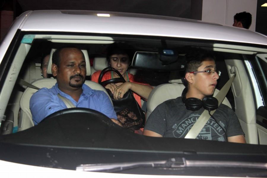 Dangal cast and crew get together at Aamir Khan's house. Dangal cast,Dangal cast and crew,Aamir Khan,Aamir Khan house,Dangal cast and crew get together at Aamir Khan's house,bollywood movie Dangal,Dangal on the sets