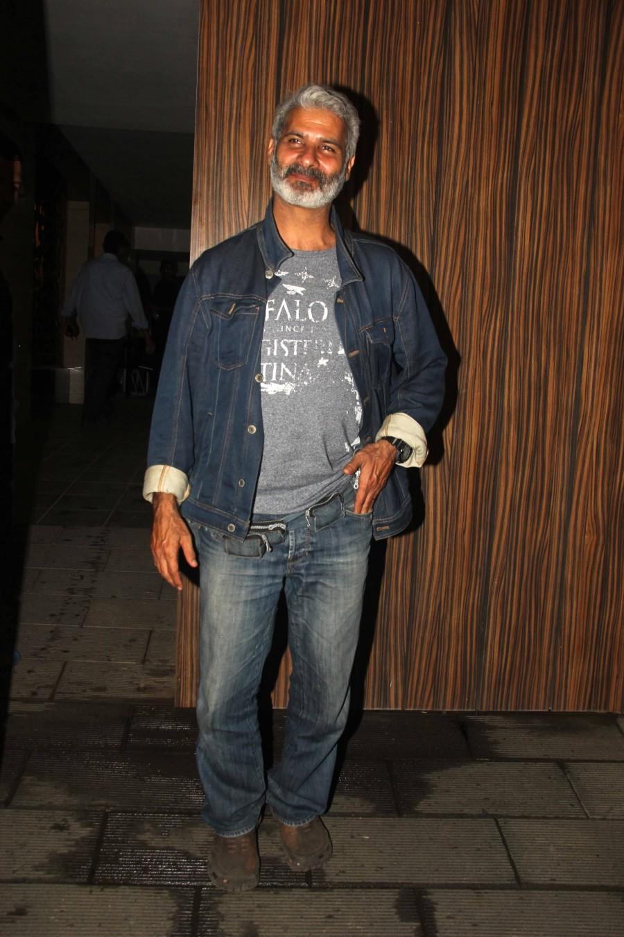 Dangal cast and crew get together at Aamir Khan's house. Dangal cast,Dangal cast and crew,Aamir Khan,Aamir Khan house,Dangal cast and crew get together at Aamir Khan's house,bollywood movie Dangal,Dangal on the sets