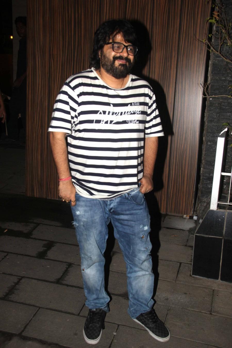 Dangal cast and crew get together at Aamir Khan's house. Dangal cast,Dangal cast and crew,Aamir Khan,Aamir Khan house,Dangal cast and crew get together at Aamir Khan's house,bollywood movie Dangal,Dangal on the sets