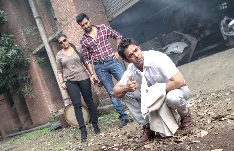 For the first time in his career, southern actor Arjun will be seen sporting a salt-and-pepper look in the upcoming Tamil-Kannada bilingual investigative thriller Arjun,Arjun salt-and-pepper look,arjun sarja,Arjun Sarja new look,Arjun Sarja new look in Nibunan,Nibunan movie stills,Nibunan movie pics,Nibunan movie images,Nibunan movie photos