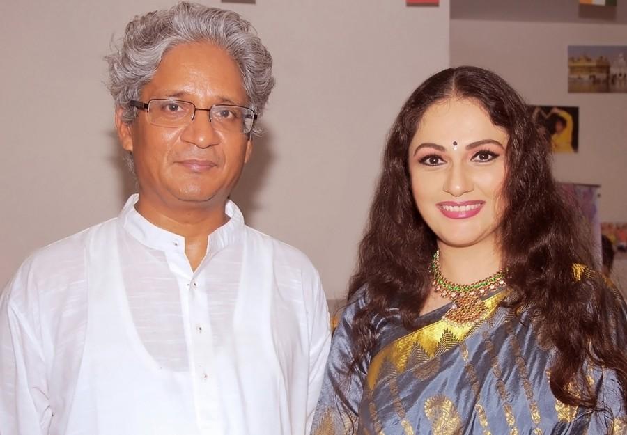 Gracy Singh, Kavitta Verma, Dr. Rajan Sankaran, Dr. Meghna Shah & others at The Other Song's fifth anniversary celebration. Gracy Singh,Kavitta Verma,Dr. Rajan Sankaran,Dr. Meghna Shah,The Other Song's fifth anniversary celebration