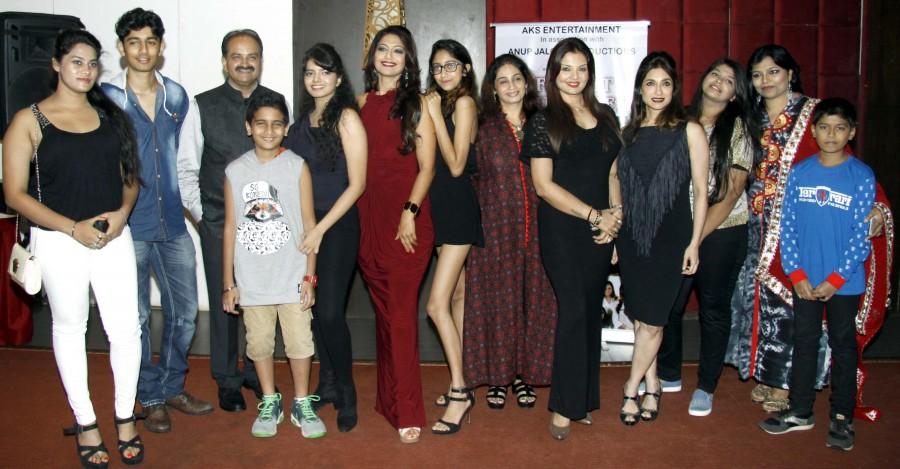 Actress Deepshikha kept a surprise party for her sister Aartii Naagpal who got Dadasaheb Phalke Golden Camera Award recently in Mumbai. Deepshikha,Dadasaheb Phalke Golden Camera Award,Dadasaheb Phalke Golden Camera Award 2016,Aartii Naagpal,Deepshikha surprise party