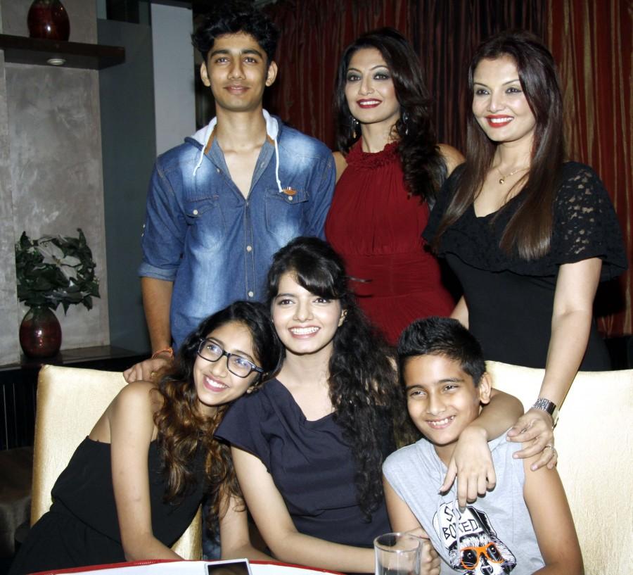 Actress Deepshikha kept a surprise party for her sister Aartii Naagpal who got Dadasaheb Phalke Golden Camera Award recently in Mumbai. Deepshikha,Dadasaheb Phalke Golden Camera Award,Dadasaheb Phalke Golden Camera Award 2016,Aartii Naagpal,Deepshikha surprise party