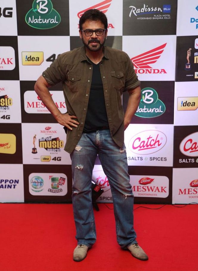 Venkatesh, Nani at Mirchi Awards 2016 Mirchi Awards 2016,Mirchi Awards,venkatesh,Nani,Mirchi Awards winners,Mirchi Awards live,Mirchi Awards pics,Mirchi Awards images,Mirchi Awards photos,Mirchi Awards stills,Mirchi Awards pictures