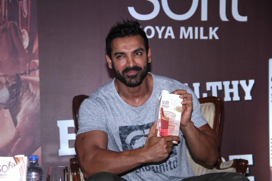 Bollywood actor John Abraham poses during the Meet & Greet session of the finale of Dumdaar Dishoom Challenge contest Dishoom with Sofit in Mumbai. John Abraham,Dumdaar Dishoom Challenge,Dishoom Challenge,Dishoom Challenge with John Abraham,Dishoom promotion,John Abraham latest pics,John Abraham images,John Abraham latest photos,John Abraham latest stills,John Abraham latest pictures