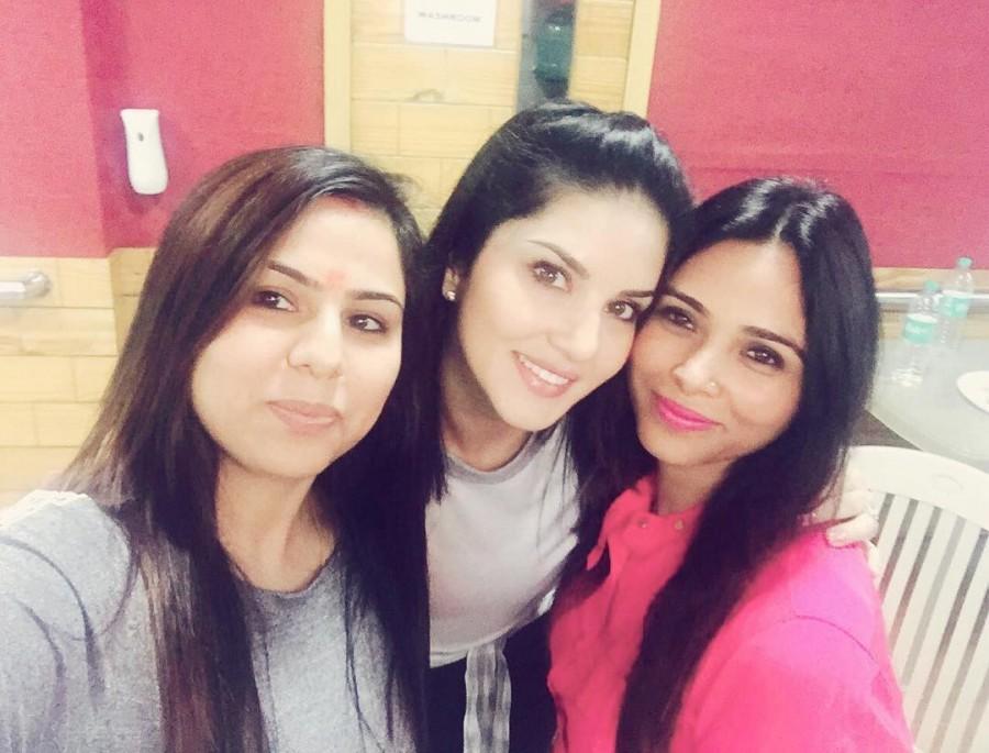 Actors Sunny Leone and Arbaaz Khan, who will be seen sharing screen space for the first time in Tera Intezaar,Tera Intezaar on the sets,Bollywood movie Tera Intezaar,sunny leone arbaaz khan tera intezaar,Sunny Leone,Arbaaz Khan,Tera Intezaar shotting,Tera Intezaar movie pics,Tera Intezaar movie images,Tera Intezaar movie stills,Tera Intezaar movie p