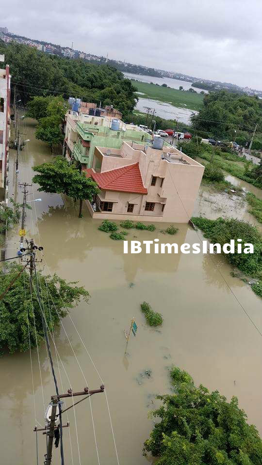 Heavy Monsoon rains lash Bangalore for fourth consecutive day. Heavy Monsoon rains,Monsoon rains,Monsoon rains in Bangalore,Bangalore rain,heavy rain in Bangalore,Flood in Bangalore,Rain In Bangalore,bangalore floods,Heavy rain pounds Bengaluru