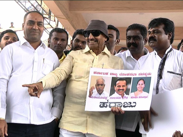 Karnataka bandh: Protest against Mahadayi water row Karnataka bandh,Mahadayi water row,karnataka bandh pics,karnataka bandh images,karnataka bandh photos,karnataka bandh stills,karnataka bandh pictures