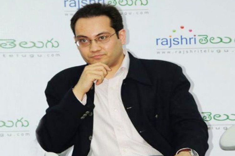 Film maker Sooraj Barjatya's cousin Rajjat Barjatya, who was MD and CEO of Rajshri Media, passed away on Friday at a hospital here. Rajjat Barjatya,Rajjat Barjatya passes away,rajjat barjatya passes away,rajjat barjatya no more,rajjat barjatya dies,sooraj barjatya cousin rajjat barjatya,Rajjat Barjatya dead