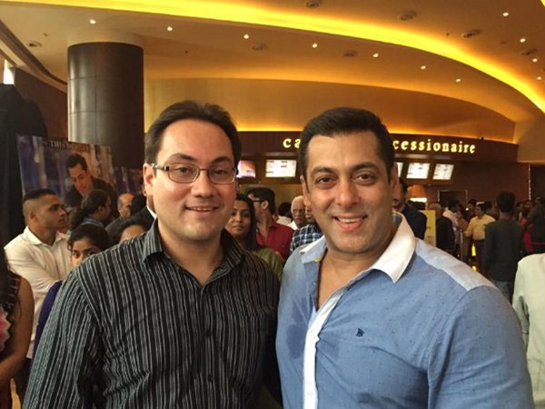 Film maker Sooraj Barjatya's cousin Rajjat Barjatya, who was MD and CEO of Rajshri Media, passed away on Friday at a hospital here. Rajjat Barjatya,Rajjat Barjatya passes away,rajjat barjatya passes away,rajjat barjatya no more,rajjat barjatya dies,sooraj barjatya cousin rajjat barjatya,Rajjat Barjatya dead