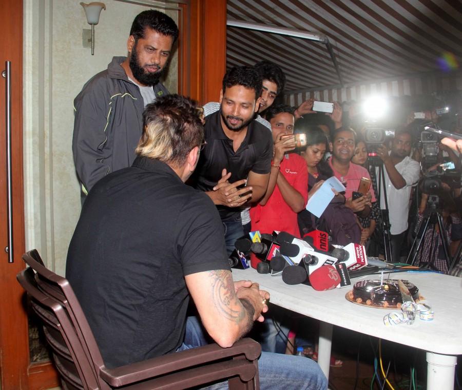 Actor Sanjay Dutt, who turned 57 on Friday, says he misses his parents, yesteryears' stars Sunil Dutt and Nargis. Sanjay Dutt,actor Sanjay Dutt,Sanjay Dutt birthday,Sanjay Dutt 57th birthday,Sanjay Dutt birthday celebration,Sanjay Dutt birthday bash,Sunil Dutt,Nargis