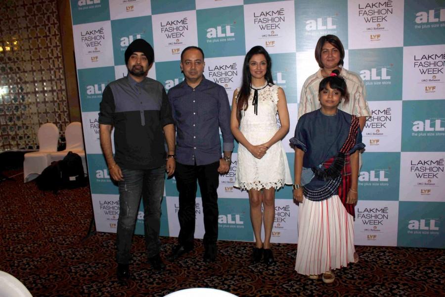 Plus size model auditions of Lakme Fashion Week 2016. Lakme Fashion Week 2016,Lakme Fashion Week,auditions of Lakme Fashion Week,model auditions,Plus size model auditions,Lakme Fashion Week pics,Lakme Fashion Week images,Lakme Fashion Week photos,Lakme Fashion Week stills,Lakme Fashion Week pictures