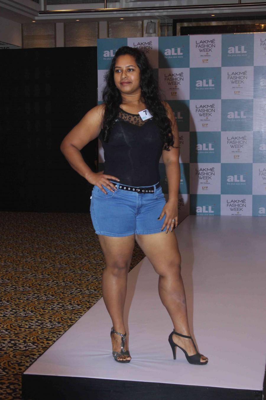 Plus size model auditions of Lakme Fashion Week 2016. Lakme Fashion Week 2016,Lakme Fashion Week,auditions of Lakme Fashion Week,model auditions,Plus size model auditions,Lakme Fashion Week pics,Lakme Fashion Week images,Lakme Fashion Week photos,Lakme Fashion Week stills,Lakme Fashion Week pictures