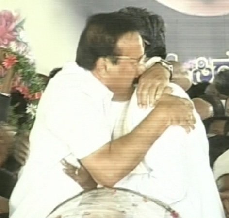 Last rites of Karnataka CM Siddaramaiah's son Rakesh performed in Mysuru. CM Siddaramaiah,Siddaramaiah,Rakesh,Last rites of Karnataka CM Siddaramaiah's son Rakesh performed in Mysuru,Last rites of Rakesh,Siddaramaiah son Rakesh
