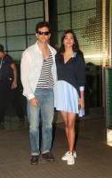 Hrithik Roshan,Pooja Hegde,Arjun Kapoor,Vidya Balan,Vidya Balan spotted at Mumbai airport,Hrithik Roshan at Mumbai airport,Pooja Hegde at Mumbai airport,Arjun Kapoor at Mumbai airport