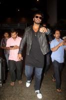 Hrithik Roshan,Pooja Hegde,Arjun Kapoor,Vidya Balan,Vidya Balan spotted at Mumbai airport,Hrithik Roshan at Mumbai airport,Pooja Hegde at Mumbai airport,Arjun Kapoor at Mumbai airport