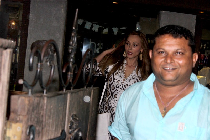 Iulia Vantur spotted at Bandra. Iulia Vantur,Iulia Vantur spotted at Bandra,Iulia Vantur at Bandra,Iulia Vantur latest pics,Iulia Vantur latest images,Iulia Vantur latest photos,Iulia Vantur latest stills,Iulia Vantur latest pictures