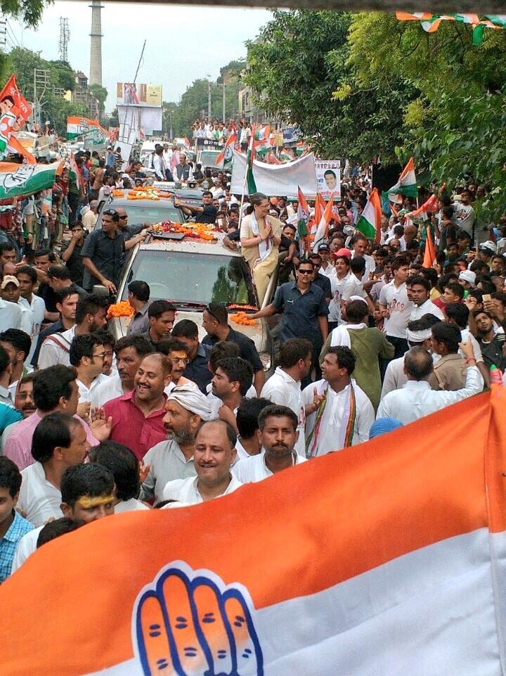 Congress President Sonia Gandhi arrived to a rousing welcome here on Tuesday, with party workers lining up both sides of the road from the airport and raising slogans hailing her. Sonia Gandhi,UP campaign,Sonia Gandhi roadshow in Varanasi,Sonia Gandhi in Varanasi,Varanasi,Congress President Sonia Gandhi