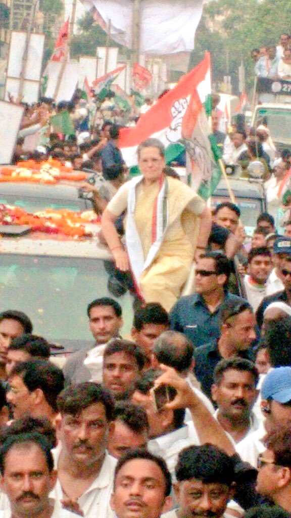 Congress President Sonia Gandhi arrived to a rousing welcome here on Tuesday, with party workers lining up both sides of the road from the airport and raising slogans hailing her. Sonia Gandhi,UP campaign,Sonia Gandhi roadshow in Varanasi,Sonia Gandhi in Varanasi,Varanasi,Congress President Sonia Gandhi
