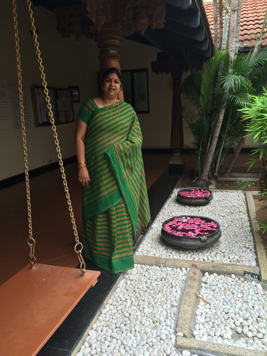 #IWearHandloom: Social media campaign goes viral. National Handloom Day,#IWearHandloom,Textiles Minister Smriti Irani,Smriti Irani,Sunil Sethi,handwoven garments
