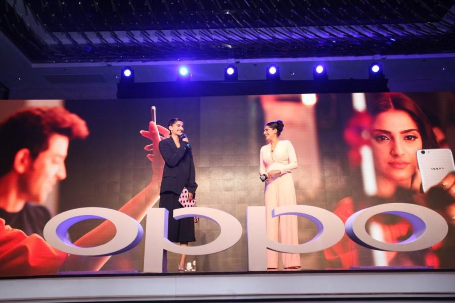 Oppo F1s is all set to launch in India later today. The company is hosting a lavish event at J.W Marriott Sahar, Mumbai. The company's brand celebrity-- Hrithik Roshan and Sonam Kapoor – are expected to attend the event to promote the new selfie-centric smartphone. Oppo F1s,Oppo F1s launched,oppo f1s live updates,Oppo F1s launch,oppo f1s features,Oppo F1s mobile,Oppo F1s pics,Oppo F1s images,Oppo F1s stills,Oppo F1s pictures,Oppo smartphone