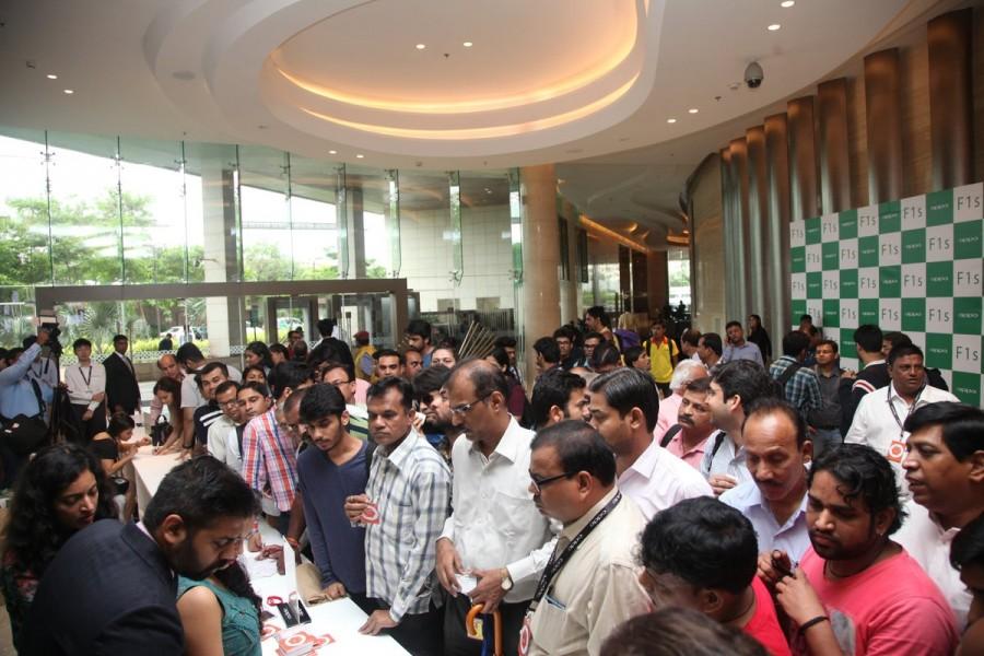 Oppo F1s is all set to launch in India later today. The company is hosting a lavish event at J.W Marriott Sahar, Mumbai. The company's brand celebrity-- Hrithik Roshan and Sonam Kapoor – are expected to attend the event to promote the new selfie-centric smartphone. Oppo F1s,Oppo F1s launched,oppo f1s live updates,Oppo F1s launch,oppo f1s features,Oppo F1s mobile,Oppo F1s pics,Oppo F1s images,Oppo F1s stills,Oppo F1s pictures,Oppo smartphone