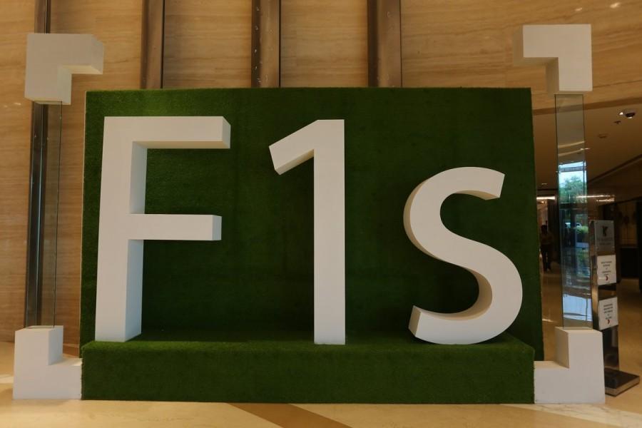 Oppo F1s is all set to launch in India later today. The company is hosting a lavish event at J.W Marriott Sahar, Mumbai. The company's brand celebrity-- Hrithik Roshan and Sonam Kapoor – are expected to attend the event to promote the new selfie-centric smartphone. Oppo F1s,Oppo F1s launched,oppo f1s live updates,Oppo F1s launch,oppo f1s features,Oppo F1s mobile,Oppo F1s pics,Oppo F1s images,Oppo F1s stills,Oppo F1s pictures,Oppo smartphone