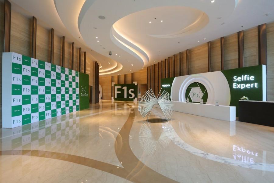 Oppo F1s is all set to launch in India later today. The company is hosting a lavish event at J.W Marriott Sahar, Mumbai. The company's brand celebrity-- Hrithik Roshan and Sonam Kapoor – are expected to attend the event to promote the new selfie-centric smartphone. Oppo F1s,Oppo F1s launched,oppo f1s live updates,Oppo F1s launch,oppo f1s features,Oppo F1s mobile,Oppo F1s pics,Oppo F1s images,Oppo F1s stills,Oppo F1s pictures,Oppo smartphone