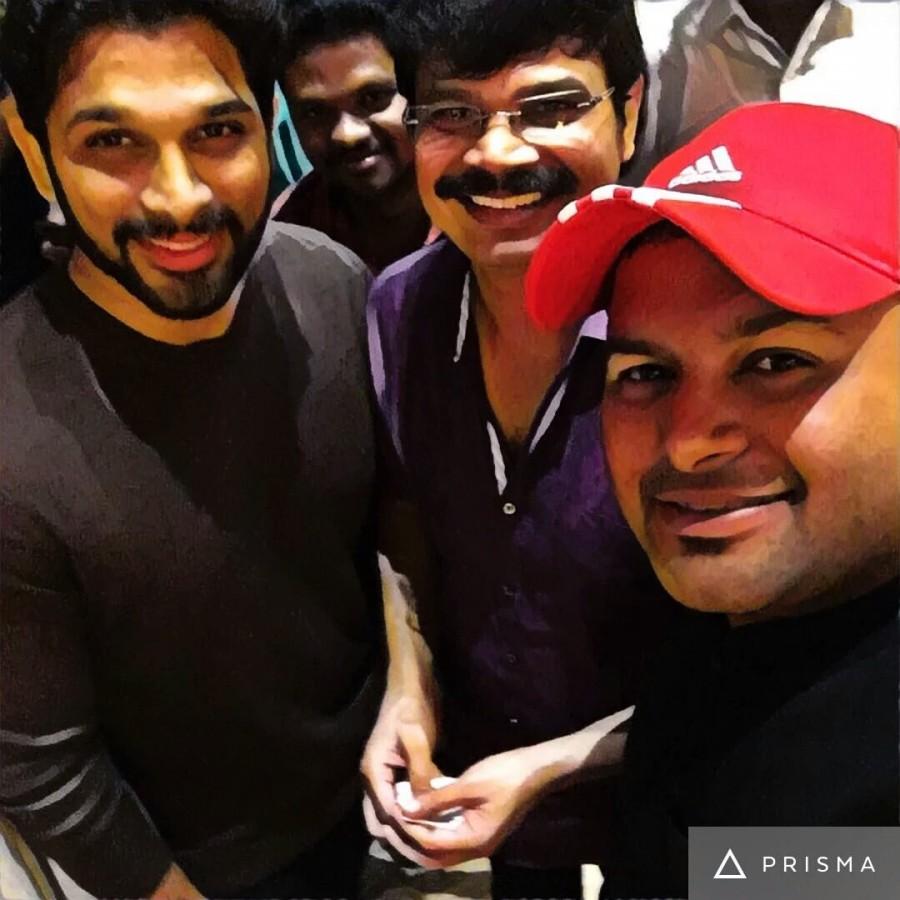 Allu Arjun-starrer Telugu actioner Allu Arjun,Allu Arjun at Sarrainodu 100 days Celebration,Sarrainodu 100 days Celebration,Sarrainodu 100 days,Sarrainodu,Telugu movie Sarrainodu,Sarrainodu sucess meet,Sarrainodu celebrations,Sarrainodu celebration pics,Sarrainodu celebration images