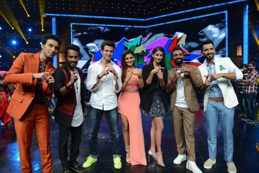 Bollywood actor Hrithik Roshan and Pooja Hegde promote Mohenjo Daro on Dance + Season 2 glitz. Mohenjo Daro,Mohenjo Daro promotion,Hrithik Roshan,Pooja Hegde,Dance + Season 2,Mohenjo Daro on Dance + Season 2,Hrithik Roshan and Pooja Hegde,Mohenjo Daro movie promotion