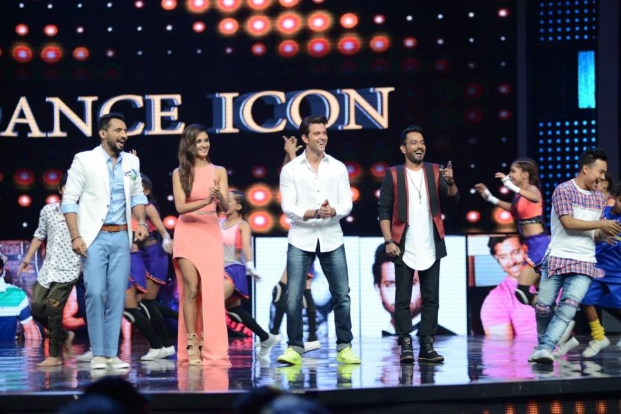 Bollywood actor Hrithik Roshan and Pooja Hegde promote Mohenjo Daro on Dance + Season 2 glitz. Mohenjo Daro,Mohenjo Daro promotion,Hrithik Roshan,Pooja Hegde,Dance + Season 2,Mohenjo Daro on Dance + Season 2,Hrithik Roshan and Pooja Hegde,Mohenjo Daro movie promotion