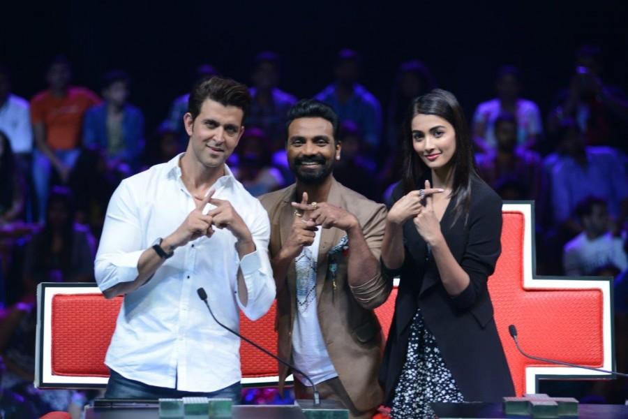 Bollywood actor Hrithik Roshan and Pooja Hegde promote Mohenjo Daro on Dance + Season 2 glitz. Mohenjo Daro,Mohenjo Daro promotion,Hrithik Roshan,Pooja Hegde,Dance + Season 2,Mohenjo Daro on Dance + Season 2,Hrithik Roshan and Pooja Hegde,Mohenjo Daro movie promotion