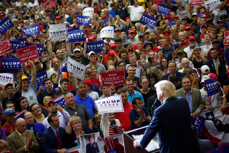 Donald Trump On The Campaign Trail - Photos,images,gallery - 45609