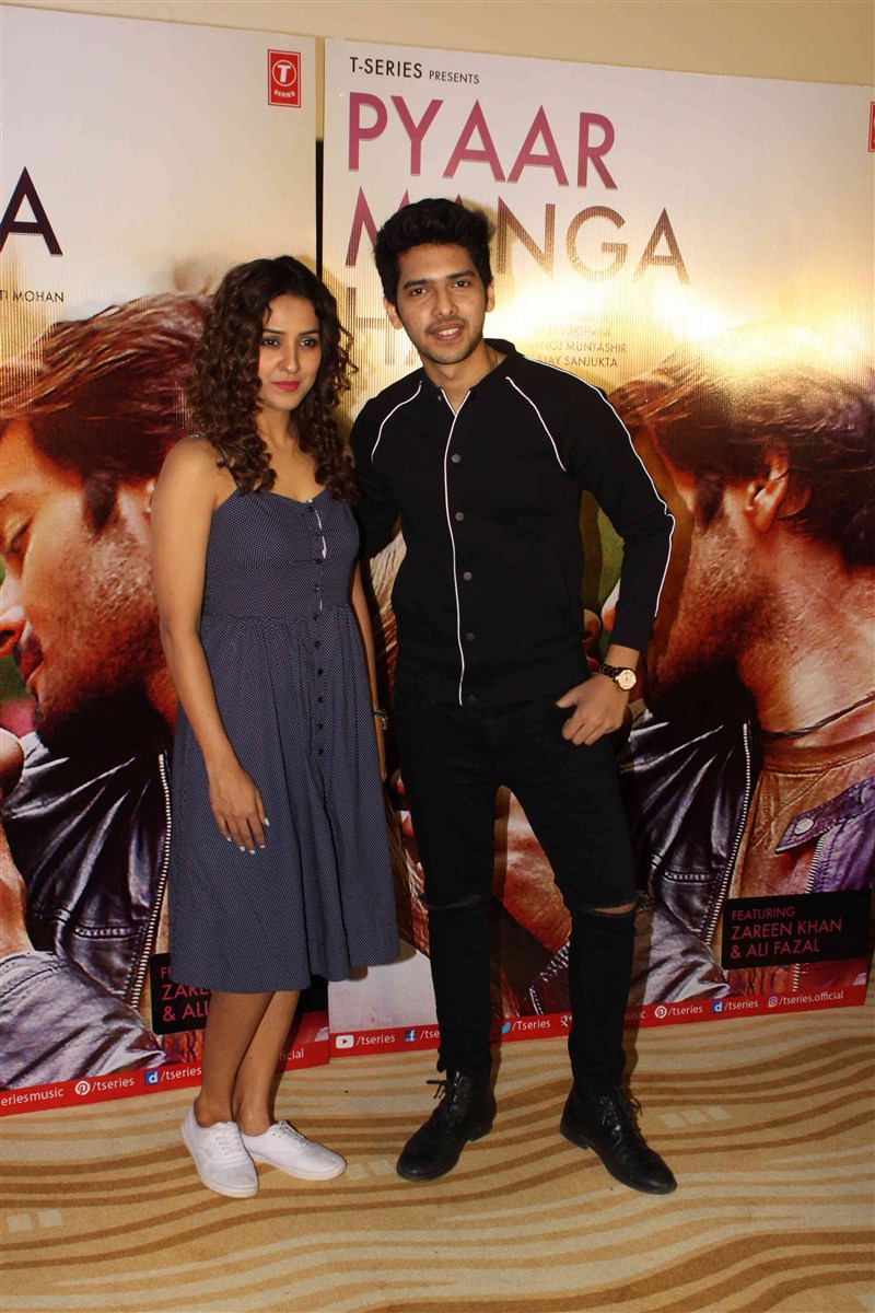 Bollywood singers Armaan Malik, Neeti Mohan, music composer Abhijit Vaghani, lyricist Manoj Muntashir, actors Zareen Khan and Ali Fazal during the launch of song Pyaar Manga Hai. Pyaar Manga Hai,Pyaar Manga Hai song launch,Armaan Malik,Neeti Mohan,Abhijit Vaghani,Manoj Muntashir,Zareen Khan,Ali Fazal,Pyaar Manga Hai song