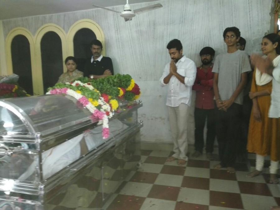 Suriya pays his last respect to Veteran Scriptwriter 'Vietnam Veedu' Sundaram who passed away on Saturday morning. Suriya,Suriya pays respect to actor Vietnam Veedu Sundaram,actor Vietnam Veedu Sundaram,Vietnam Veedu Sundaram,Sundaram,Sundaram dead,actor Suriya,Suriya last respect to actor Vietnam Veedu Sundaram