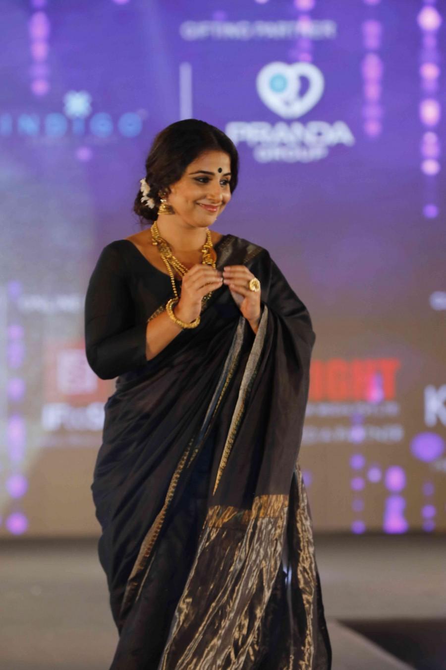 Vidya Balan,actress Vidya Balan,Vidya Balan walks the ramp,GJF Fashion Nite,All India Gems,Jewellery Trade Federation,Vidya Balan latest pics,Vidya Balan latest images,Vidya Balan latest photos,Vidya Balan latest stills,Vidya Balan latest pictures