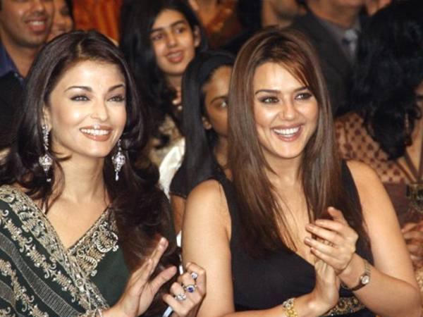 Bollywood is filled with friends and enemies. Here are top 10 Bollywood's best friends whose friendship is motivational. Friendship Day Special,Friendship Day,Friendship Day 2016,10 Best Friends in Bollywood,Best Friends in Bollywood,Best Friends,Shahrukh Khan And Karan Johar,Sanjay Dutt and Salman Khan,Deepika Padukone and Anushka Sharma,Kareena Kapoor and Amrita Arora