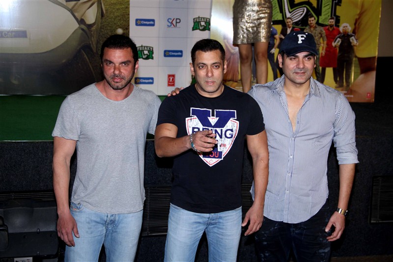 Bollywood actors and filmmaker Sohail Khan, Salman Khan, Amy Jackson, Paresh Ganatra, Nikitin Dheer, Jas Arora, Nawazuddin Siddiqui, Arbaaz Khan during the trailer launch of film Freaky Ali. Freaky Ali Trailer launch,Freaky Ali Trailer,Sohail Khan,Salman Khan,Amy Jackson,Paresh Ganatra,Nikitin Dheer,Jas Arora,Nawazuddin Siddiqui,Arbaaz Khan,Freaky Ali Trailer launch pics,Freaky Ali Trailer launch images,Freaky Ali Trailer launch photos,Freaky