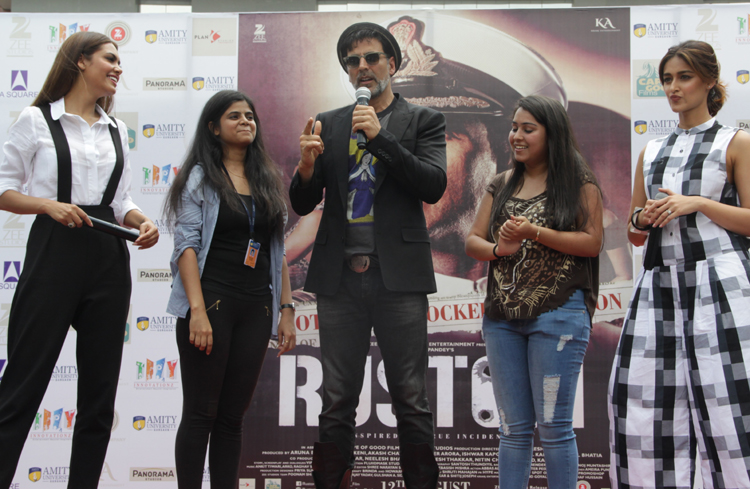 'Rustom' team regales students in Gurgaon Rustom,Rustom team,Akshay Kumar,Ileana D'Cruz,Esha Gupta,Rustom prmotions,Tere sang yaara,Tu Kay
