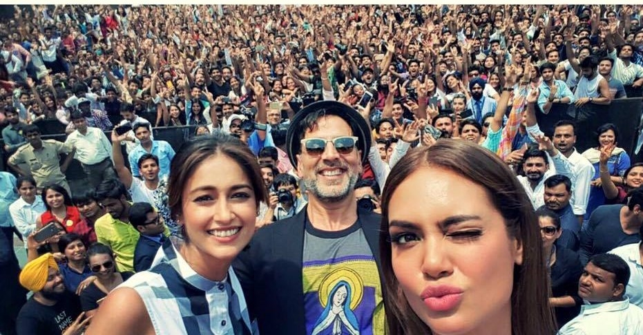 'Rustom' team regales students in Gurgaon Rustom,Rustom team,Akshay Kumar,Ileana D'Cruz,Esha Gupta,Rustom prmotions,Tere sang yaara,Tu Kay