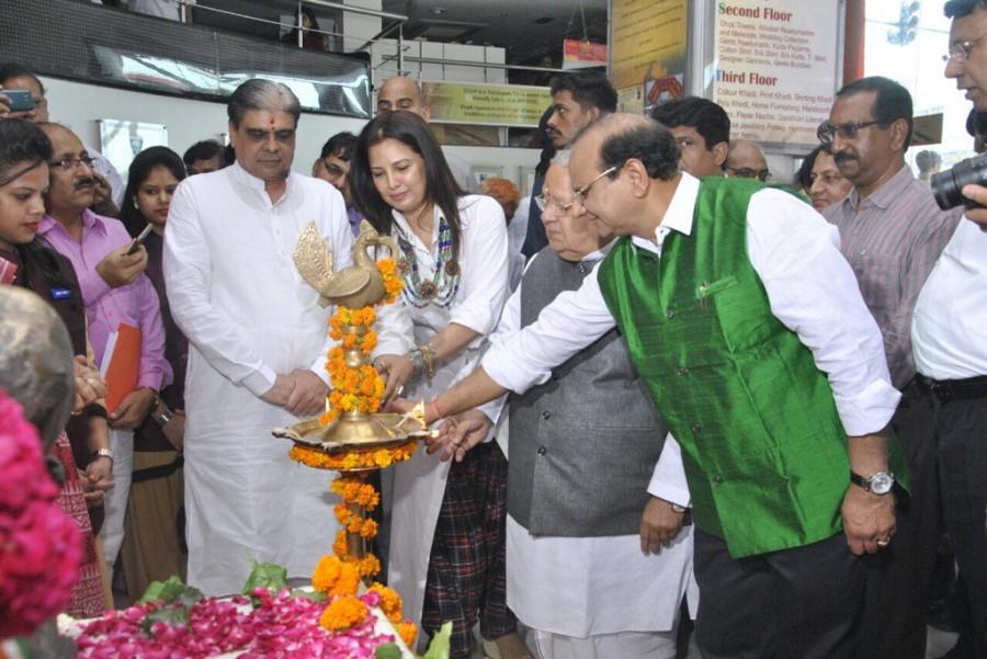 Ace fashion designer Ritu Beri, also an advisor for Khadi promotion, unveiled on Sunday a collection using the Ritu Beri,Ritu Beri unveils Khadi collection,Khadi collection,national fabric,Khadi promotion,fashion designer Ritu Beri,Kalraj Mishra