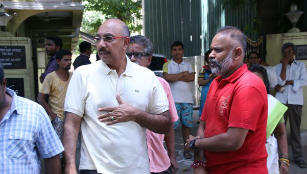South Indian celebs like Suriya, Jayam Ravi, Karthi, Sathyaraj pay last respect to Panchu Arunachalam. Panchu Arunachalam,legend Panchu Arunachalam,Suriya,Jayam Ravi,Karthi,Sathyaraj,last respect to Panchu Arunachalam,Panchu Arunachalam dead,Panchu Arunachalam passed away,Panchu Arunachalam dies