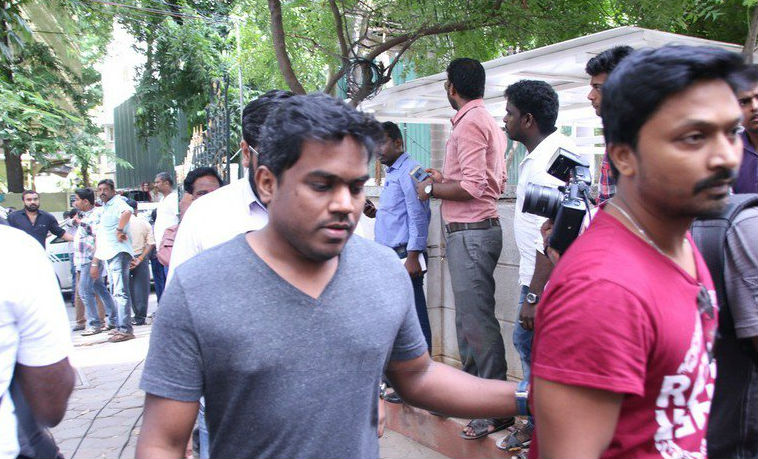South Indian celebs like Suriya, Jayam Ravi, Karthi, Sathyaraj pay last respect to Panchu Arunachalam. Panchu Arunachalam,legend Panchu Arunachalam,Suriya,Jayam Ravi,Karthi,Sathyaraj,last respect to Panchu Arunachalam,Panchu Arunachalam dead,Panchu Arunachalam passed away,Panchu Arunachalam dies
