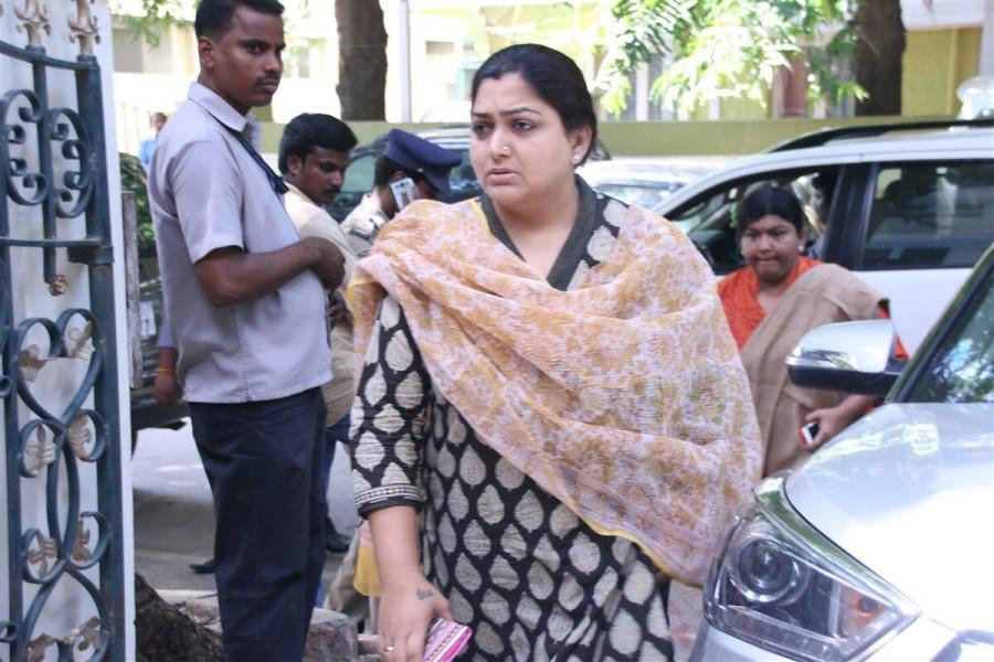 South Indian celebs like Suriya, Jayam Ravi, Karthi, Sathyaraj pay last respect to Panchu Arunachalam. Panchu Arunachalam,legend Panchu Arunachalam,Suriya,Jayam Ravi,Karthi,Sathyaraj,last respect to Panchu Arunachalam,Panchu Arunachalam dead,Panchu Arunachalam passed away,Panchu Arunachalam dies