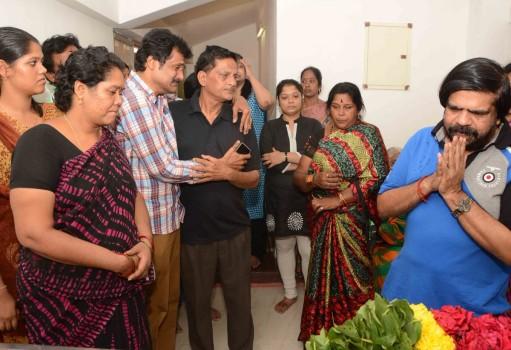 Celebs like Nassar, T. Rajendar, Shakila, Ambika pay Last Respect to Actress Jyothi Lakshmi.