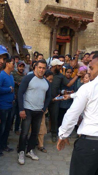 First look of Salman Khan and Zhu Zhu from the set of Tubelight. Tubelight,Salman Khan,Zhu Zhu,Salman Khan and Zhu Zhu,Tubelight actress,Tubelight herione,Tubelight first look,Bollywood movie Tubelight,Tubelight movie pics,Tubelight movie images,Tubelight movie photos,Tubelight movie stills,Tubelight movie pictures