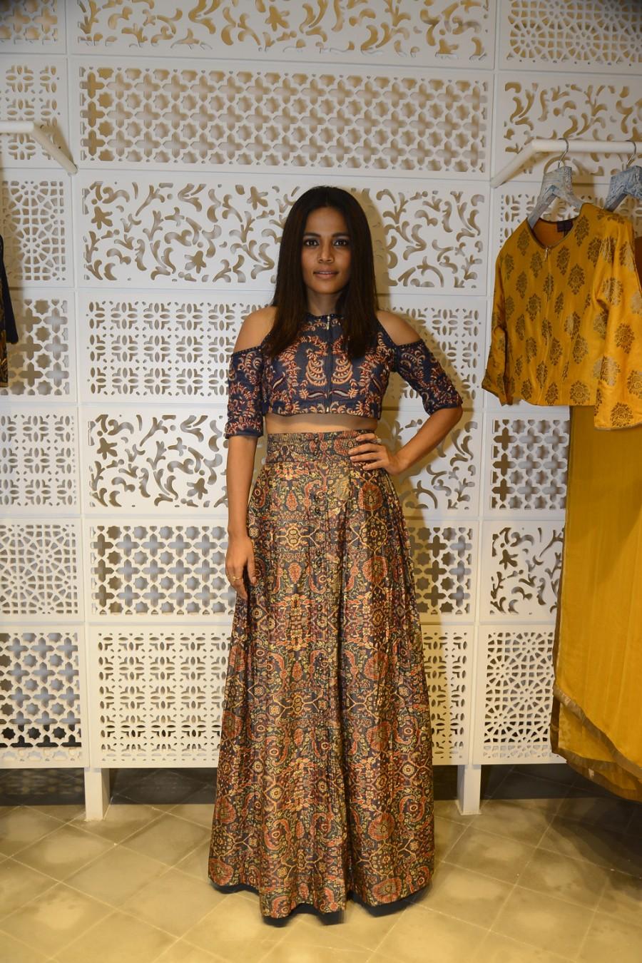 Sarah Jane Dias, Shaina NC, Tanisha Mukherjee, Priyanka Bose, Ramona Arena, Amyra Dastur & Vartika Singh, Designer Shruti Sancheti & Zubair M from Kashish Infioré & Sameer Junaidi from Kashish Infioré. Kashish Infioré,Shruti Sancheti,Sarah Jane Dias,Shaina NC,Tanisha Mukherjee,Priyanka Bose,Ramona Arena,Amyra Dastur,Vartika Singh,Designer Shruti Sancheti