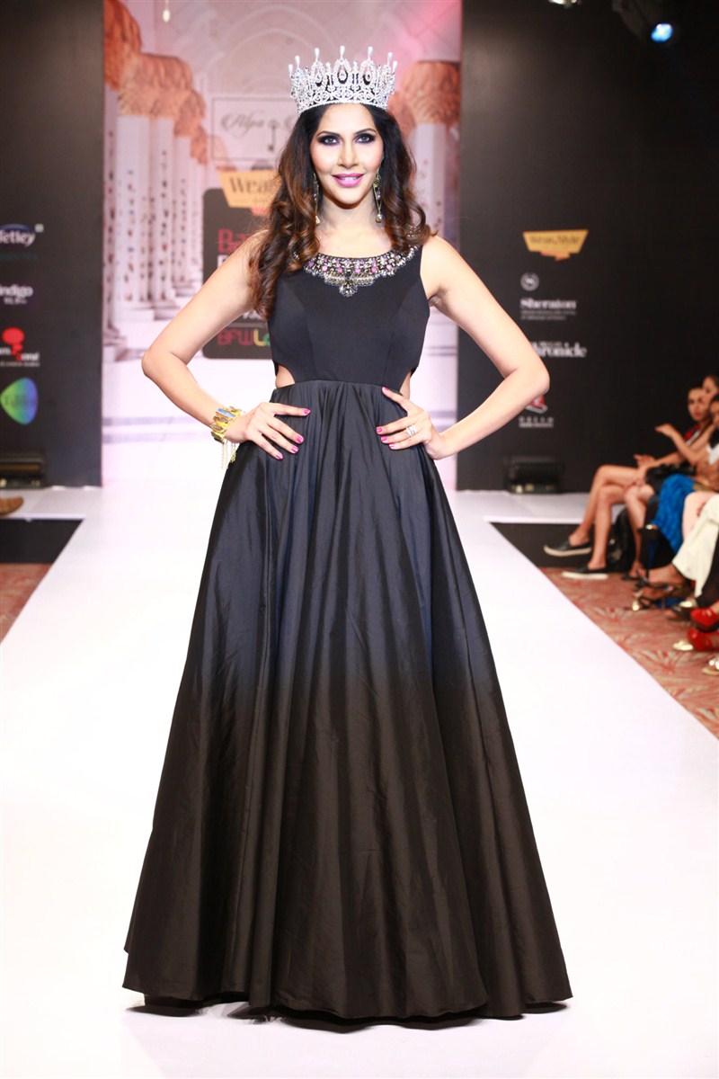 Mumbai based designer duo (and sisters) Alpa & Reena who have successfully dressed prominent film and television personalities like Waheeda Rehman, Farah Khan, Raveena Tandon, Isha Talwar and Amy Jackson, were back for their second innings at the prestigious Bangalore Fashion Week this season with a collection titled Alpa & Reena,Bangalore Fashion Week,Fashion Week,Malakia,Bangalore Fashion Week pics,Bangalore Fashion Week images,Bangalore Fashion Week photos,Bangalore Fashion Week stills,Bangalore Fashion Week pictures